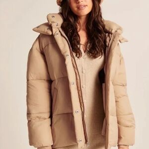 Abercrombie & Fitch Women's oversized tan/gold Puffer Jacket